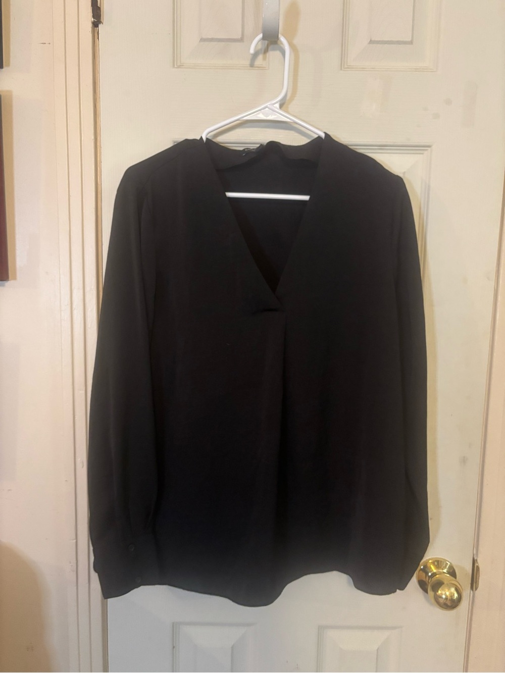 Banana Republic Black V-Neck Long Sleeve Blouse